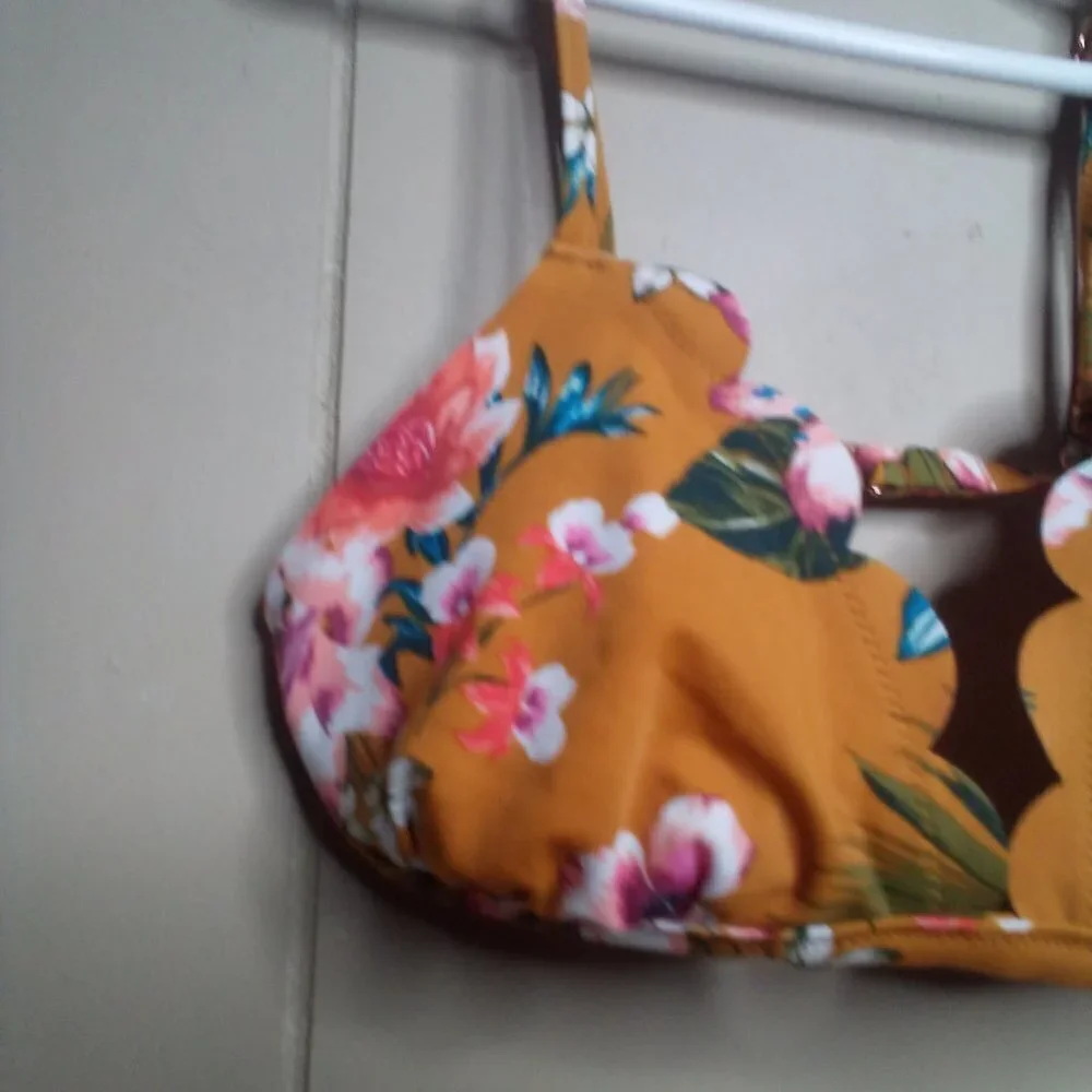 Vanilla Beach Swim Bikini Top S Triangle Scallop Trim Floral